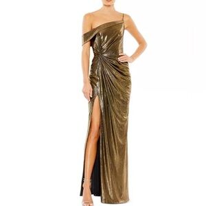 Mac Duggal
Metallic Off The Shoulder Gown size 6 NWT
